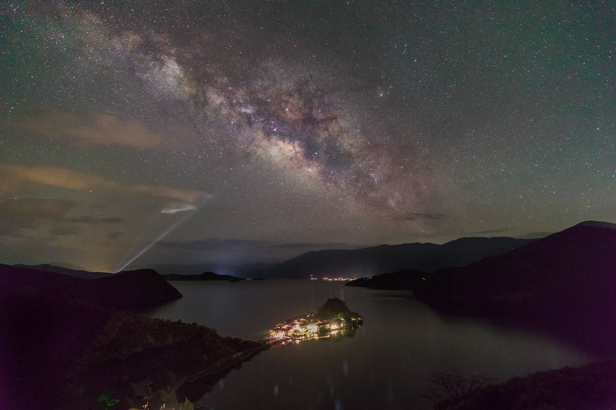 迟迟钟鼓初长夜耿耿星河欲曙天