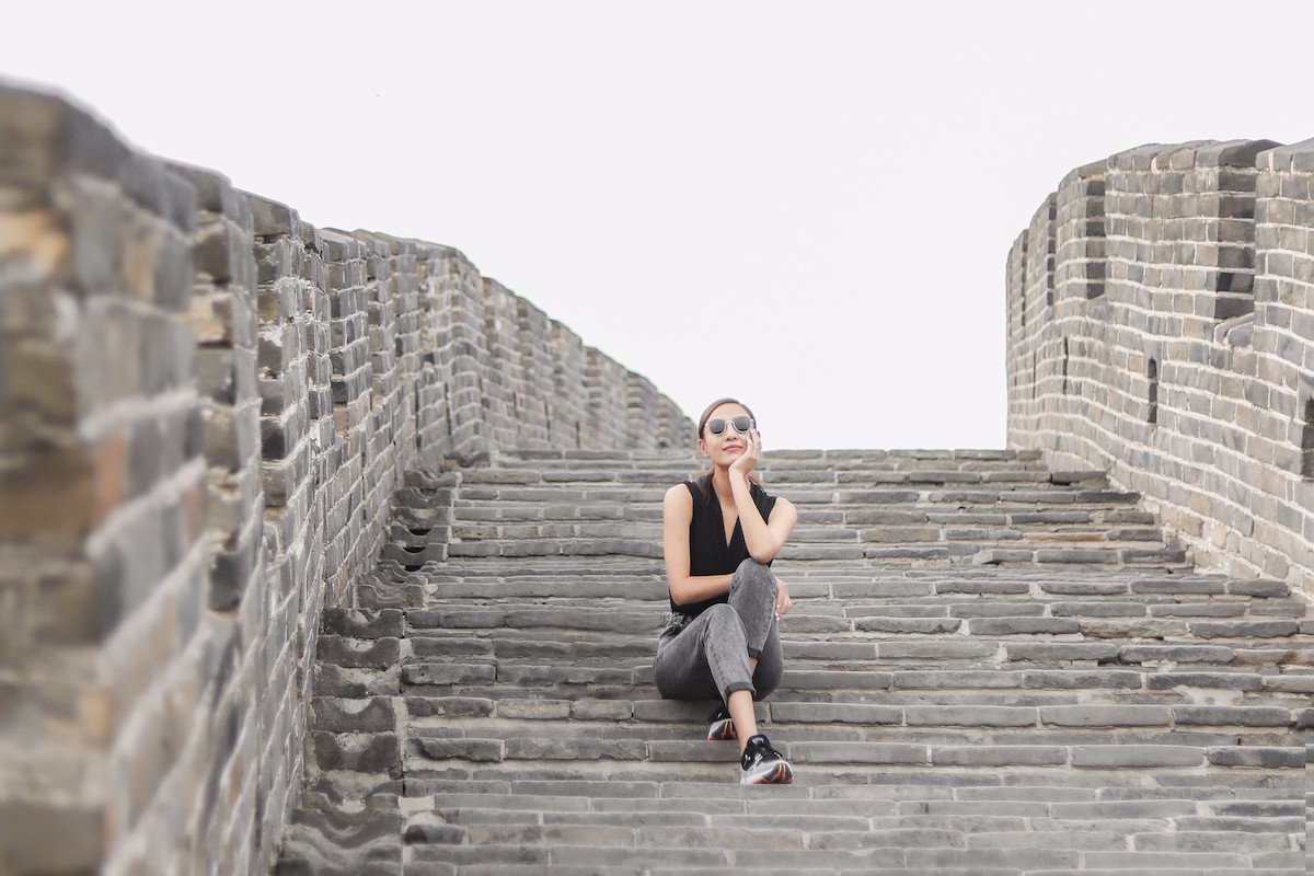 郑希怡与爱女同游长城 解锁亲子游客照新姿势