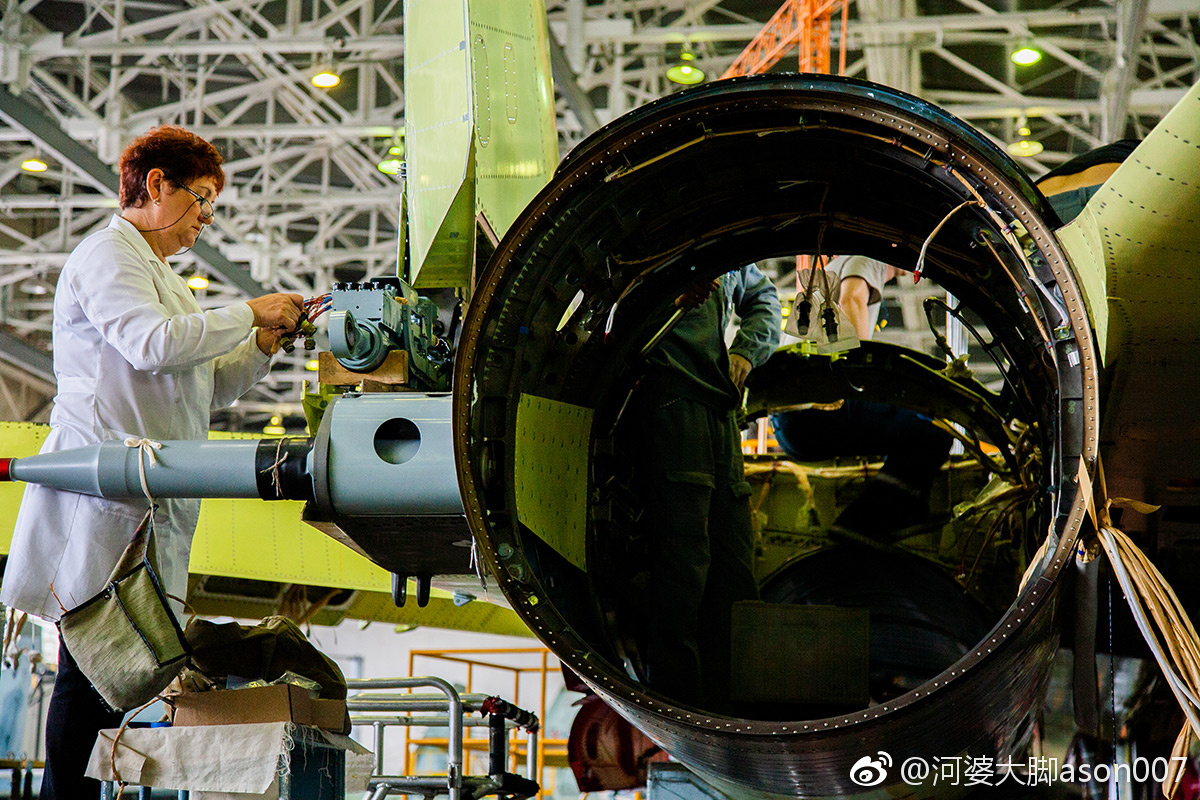 苏霍伊公司阿穆尔河畔共青城加加林飞机制造厂苏-35战斗机生产线 ​