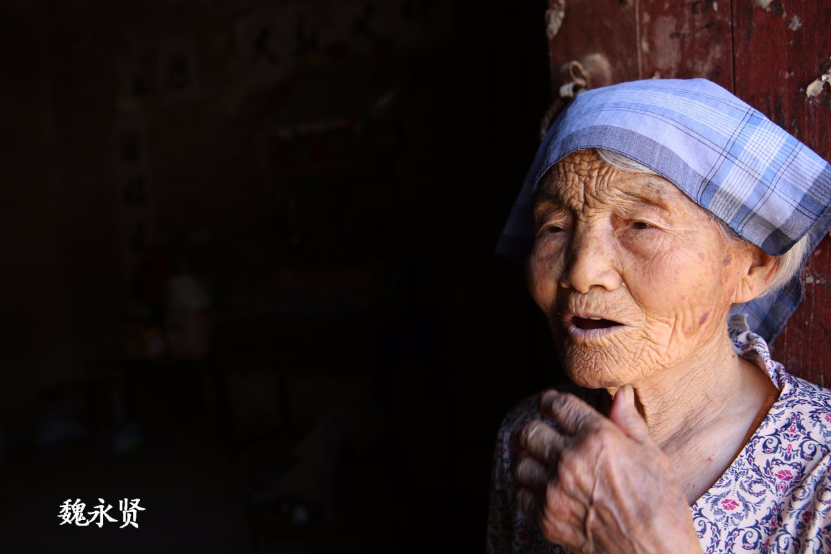 关中老太帕帕头上戴有别墅不住喜欢老房子