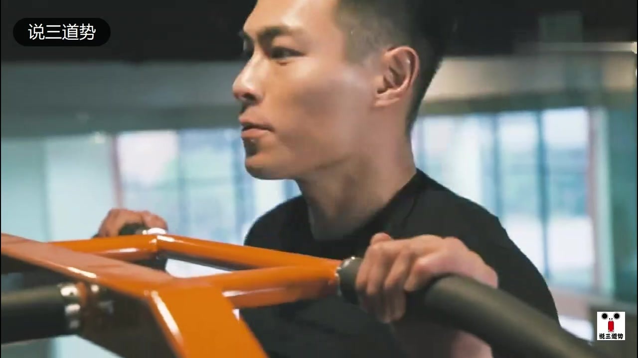 杨佑宁 杨佑宁秀各种健身真帅气,八块腹肌都是汗水练出来的啊