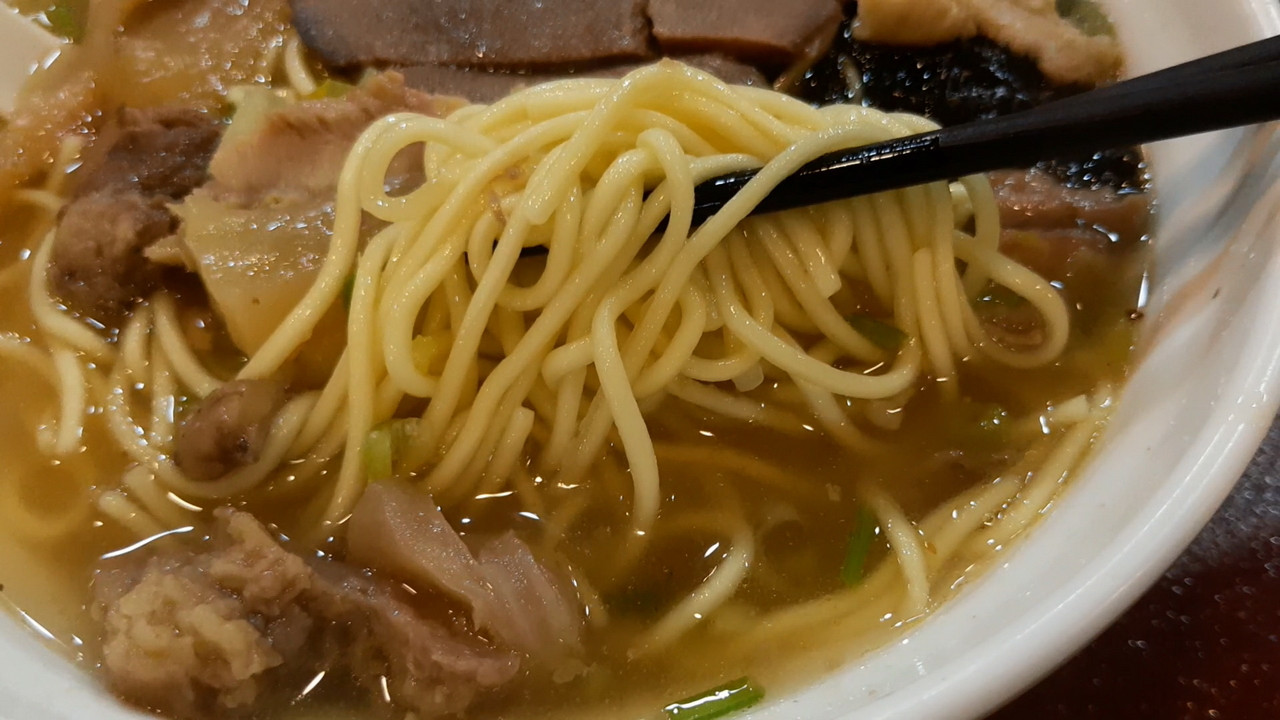 台风暴雨夜,吃一份丰盛的潮汕牛杂汤面,实在是人生乐事