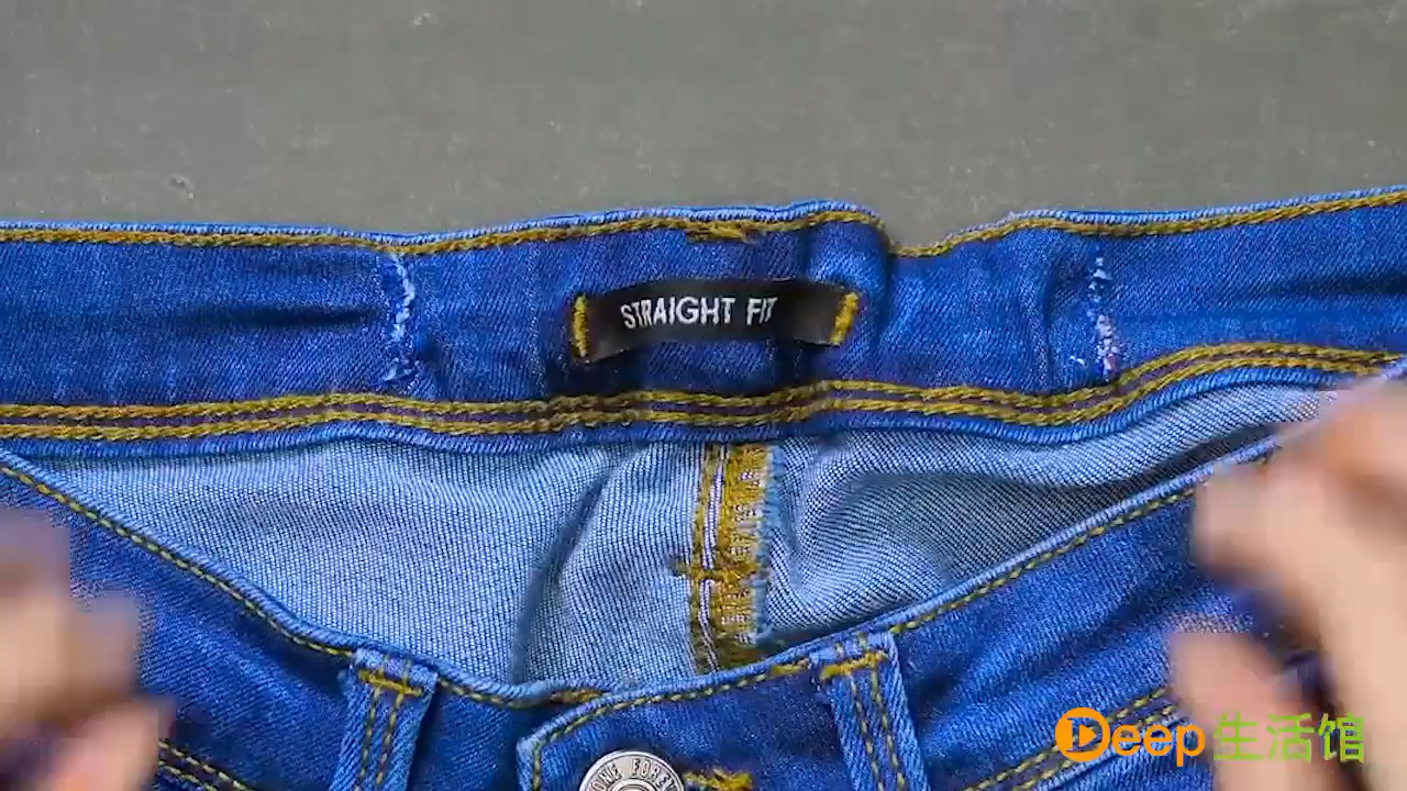 牛仔裤尺码太大怎么办?学会这一招,皮带都不用
