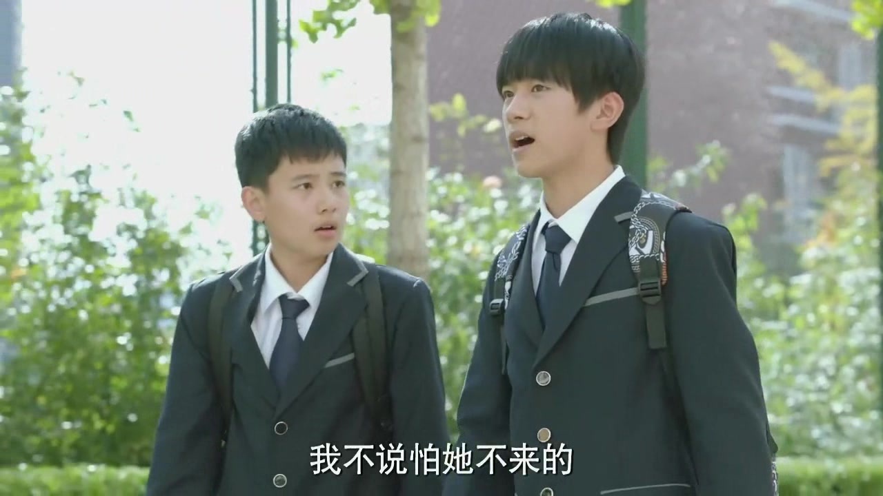 易烊千玺 胡先煦合作小别离的时候都还是小孩的模样 今晚看《对不起》