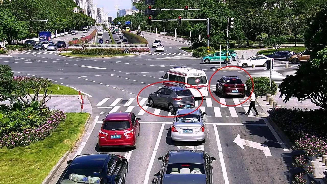 交警提醒这三种情况实线变道不会扣分罚款请车主相互转告