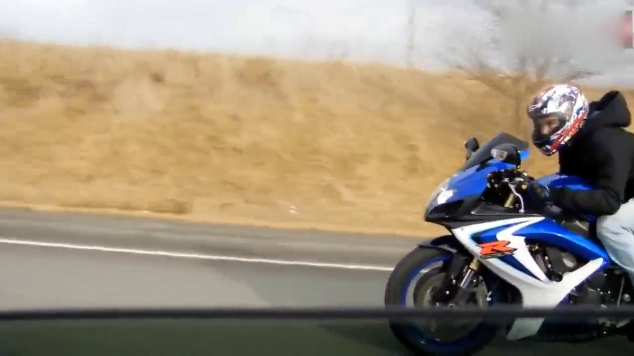 骑辆铃木H2重机车下场地压弯,这技术绝对够专