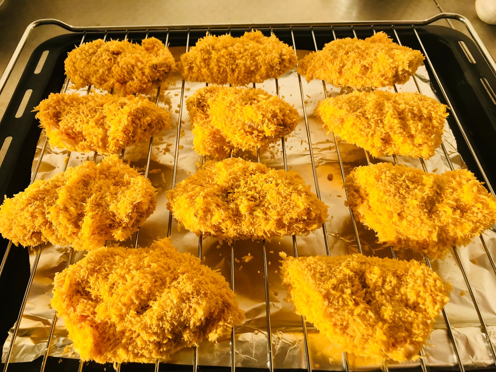 面包糠烤鸡翅,外酥里嫩搭配番茄酱更可口