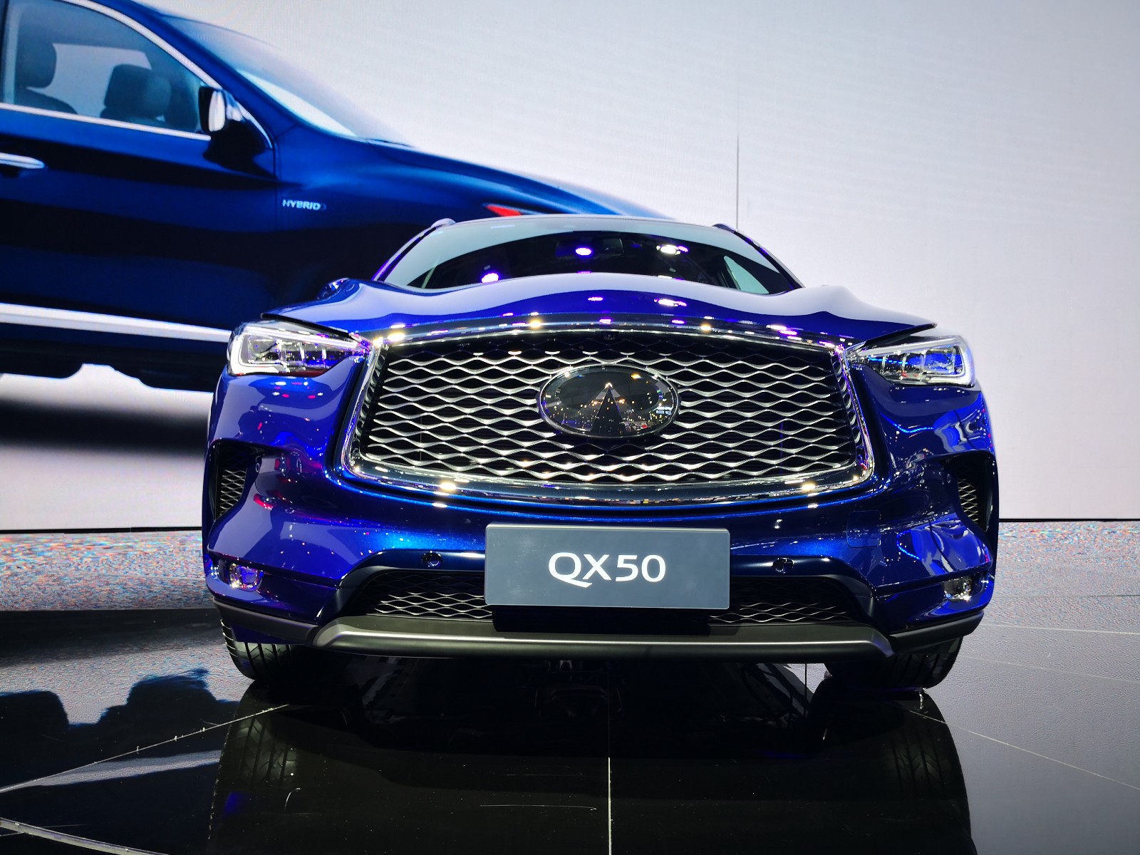 最低调的豪华中型suv,全新一代英菲尼迪qx50亮相成都车展