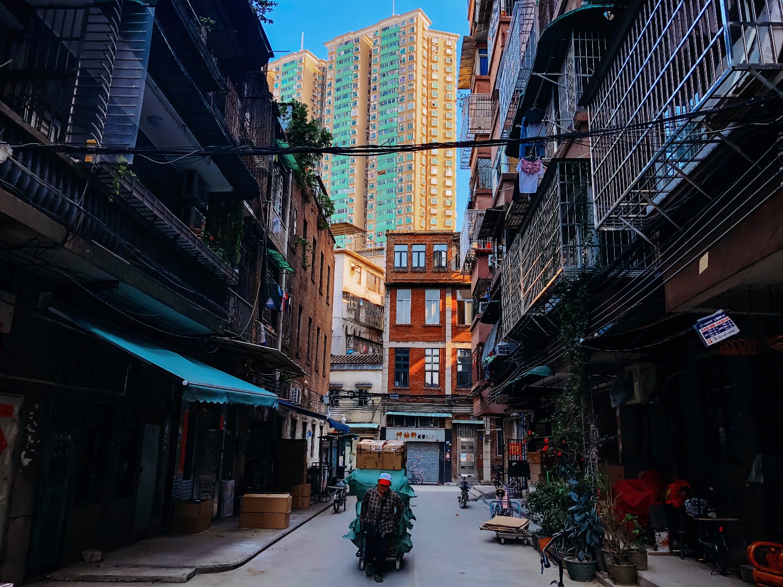 广州 阳光洒落的高第街|高第|士多店|北京路|小巷|街灯_新浪新闻