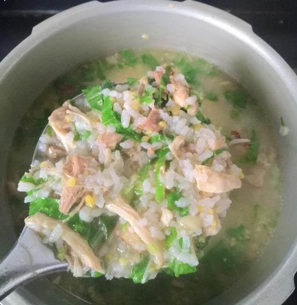 小孩子的最爱鸡汤饭味美鲜香营养丰富