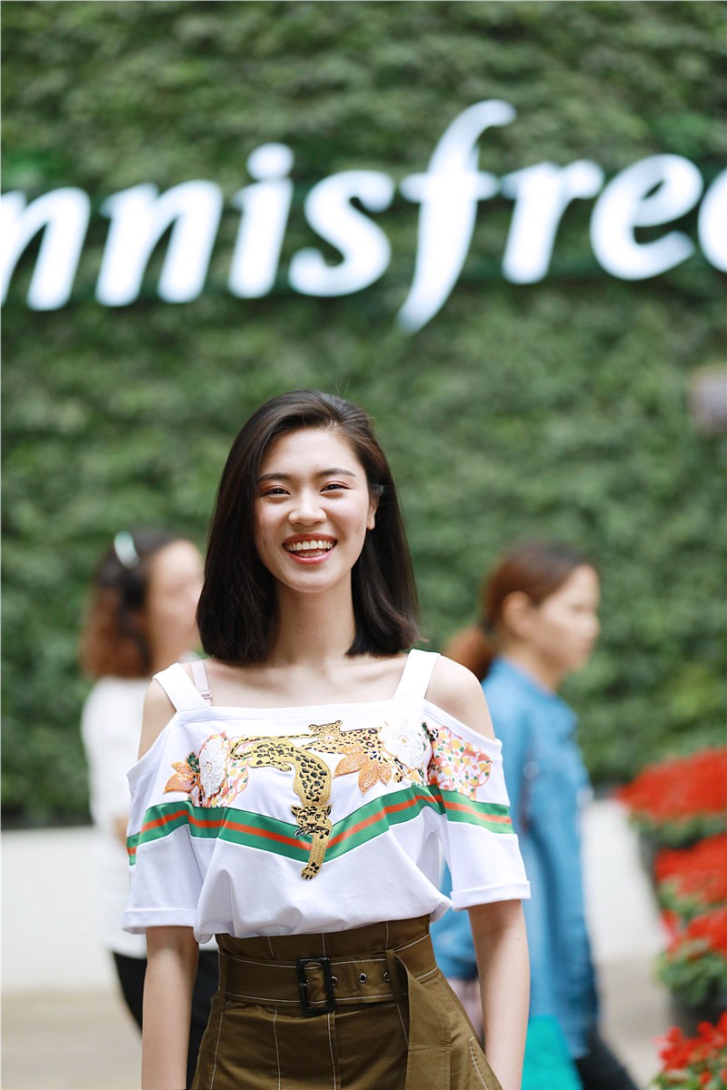 重庆美女手把手教你用小裙子穿出春夏独特的时尚感