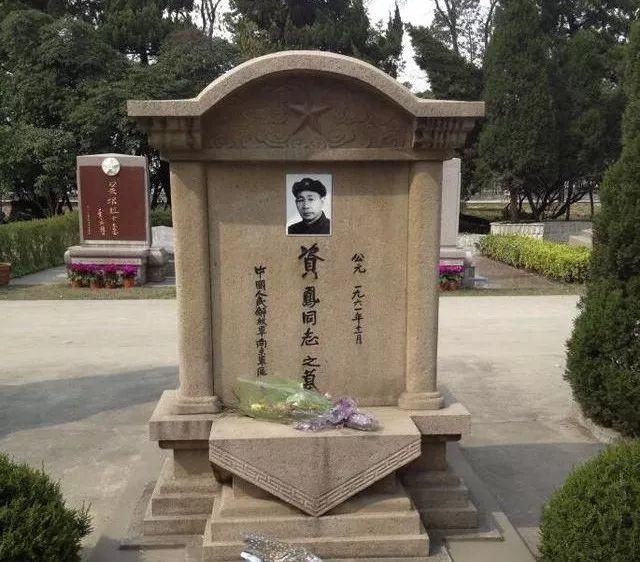 第一位去世的开国将帅,第二天家人就搬家了