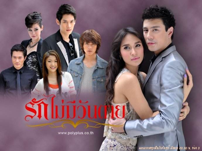 这是一部吸血鬼题材的电视剧,是由dome和ploy共同主演的,男主扮演的就