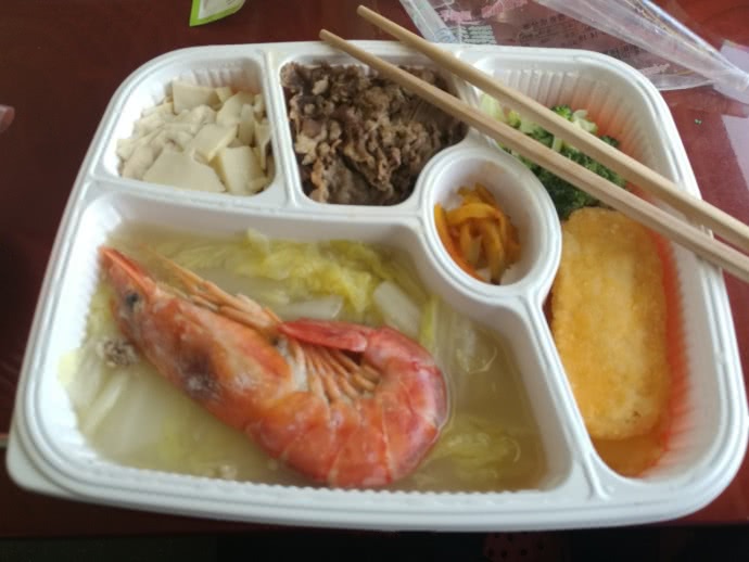 高铁盒饭逆袭了,50元一份却被大家夸超值,看来这是要打响翻身