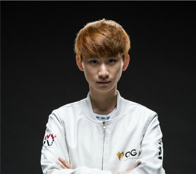 两个韩国人深受中国人喜欢,即将拿到绿卡的他们,doinb疯狂了!