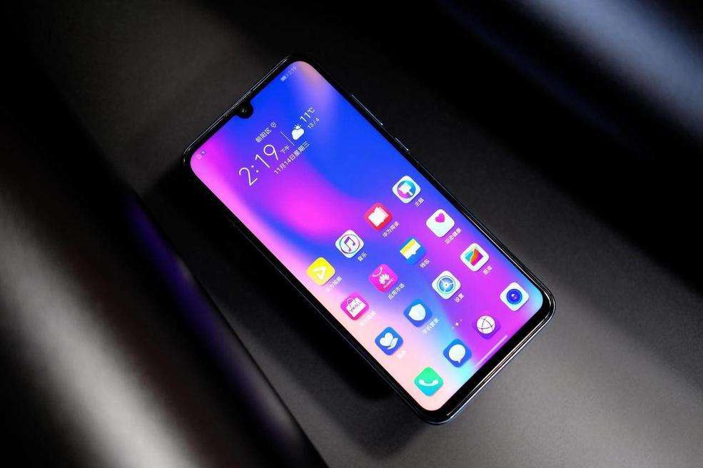 荣耀水滴屏手机上线麒麟710吓人的技术价格让人动心