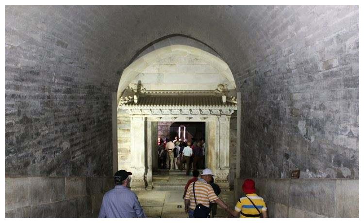 专家持枪进入康熙墓,出来后下令永久关闭,究竟为何?