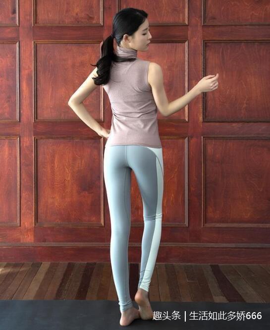 穿打底裤的美女,小姐姐傲人的身材很诱人,迷住了无数路人!