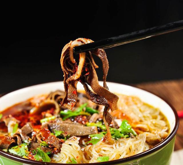 品味老北京爆肚的魅力感受地道老北京文化