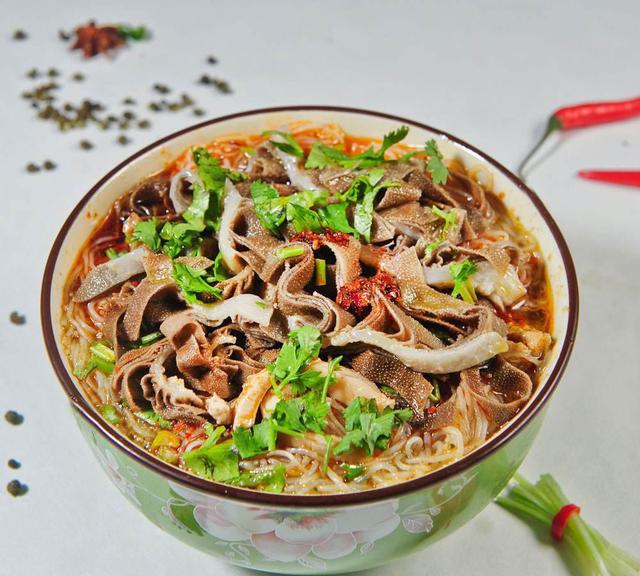 品味老北京爆肚的魅力感受地道老北京文化