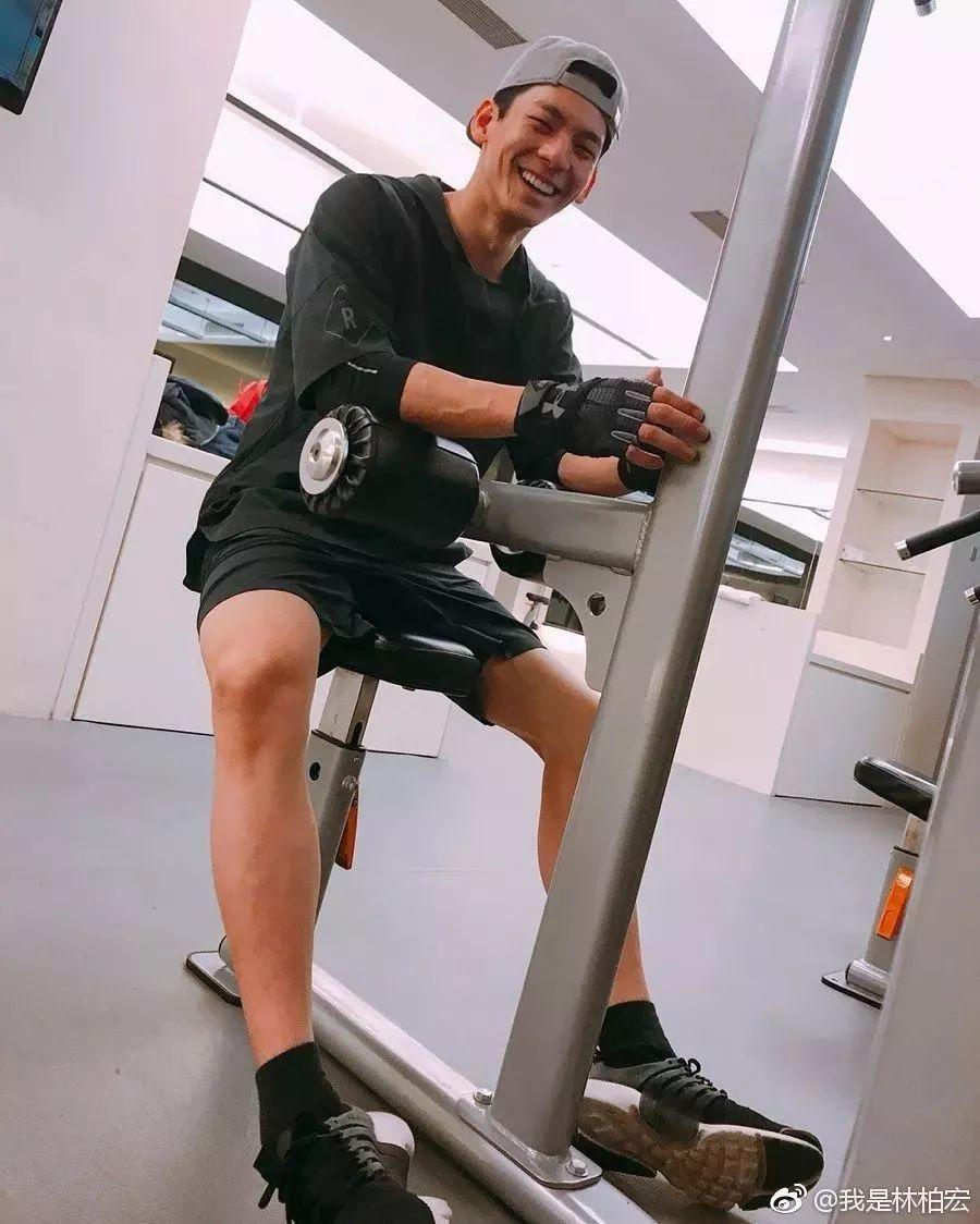 被母胎solo只会直男撩妹法的林柏宏萌到了