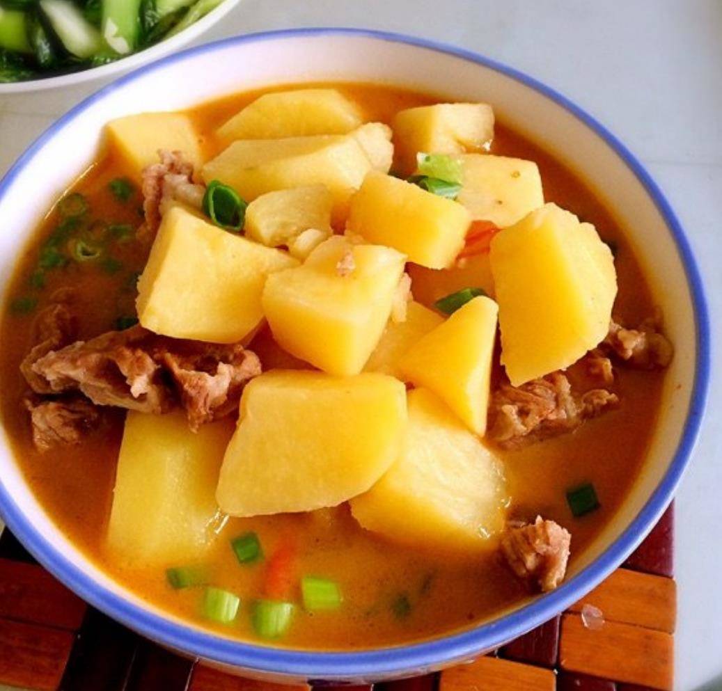 牛肉炖土豆西红柿家常菜这样做简单好吃有营养,美味又下饭!