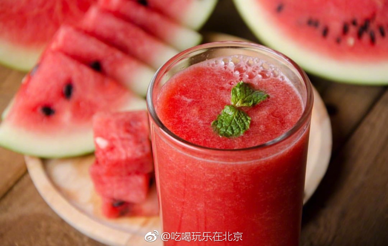 夏天就是要吃冰冰凉的西瓜!_新浪看点