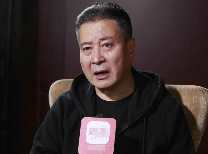 他是《新三国》里四世三公的袁绍,在《人民的名义》中饰演丁义珍,还是