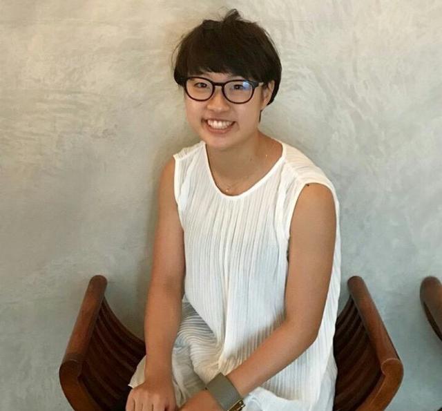 日本羽毛球运动员奥原希望通过社交平台晒出了自己刚刚剪好的短发造型