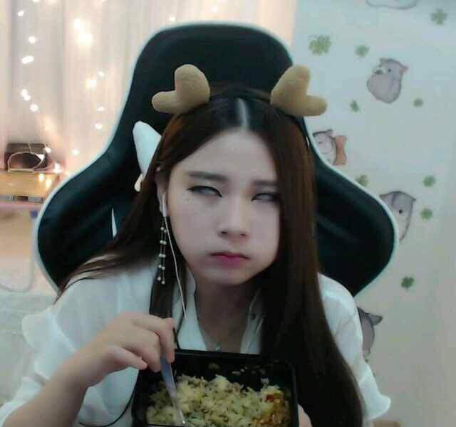 酥酥 然而只有陈一发的人气一直保持在不升不降的