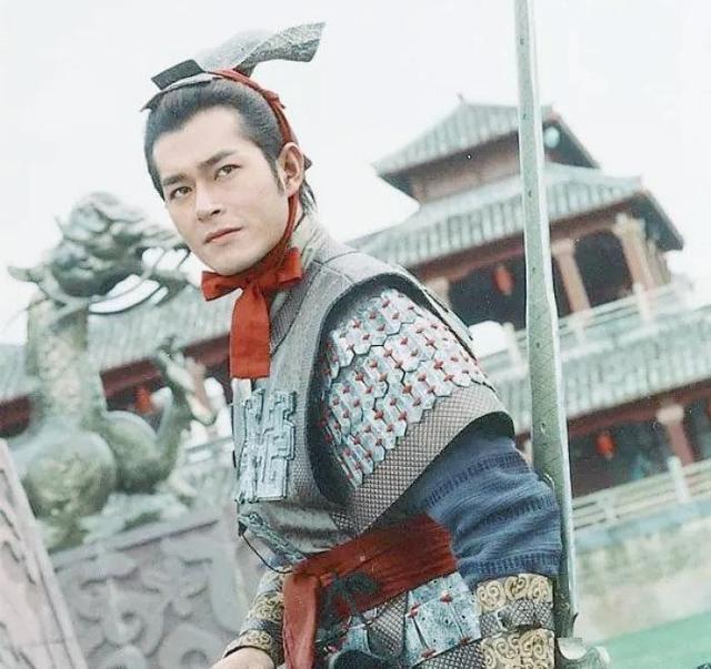 《寻秦记》中偶然机遇从战国四大将军之一手中获得的寒气逼人的飞虹剑