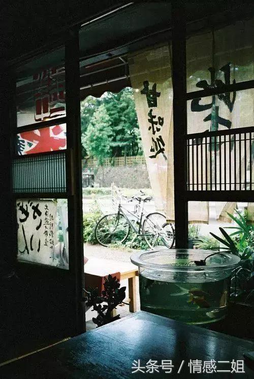 25句关于青春的句子,我们回不到从前,虽然你仍