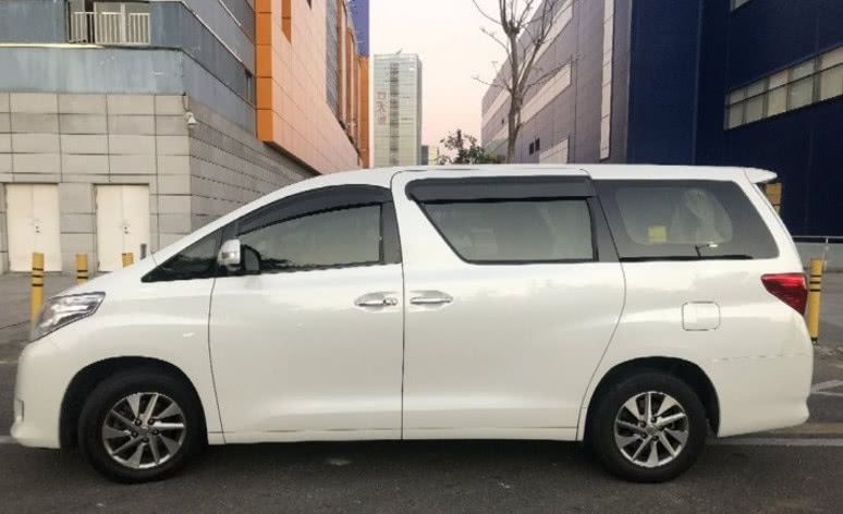 男子花60万买辆二手"保姆车",回乡下走亲戚,被嘲笑是大面包