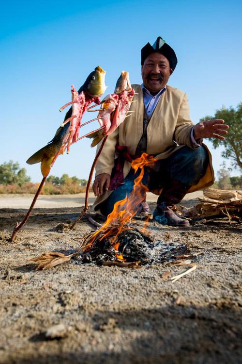 中国最后的土著村寨:仅20多户人家,却占了国内四大顶级美景!
