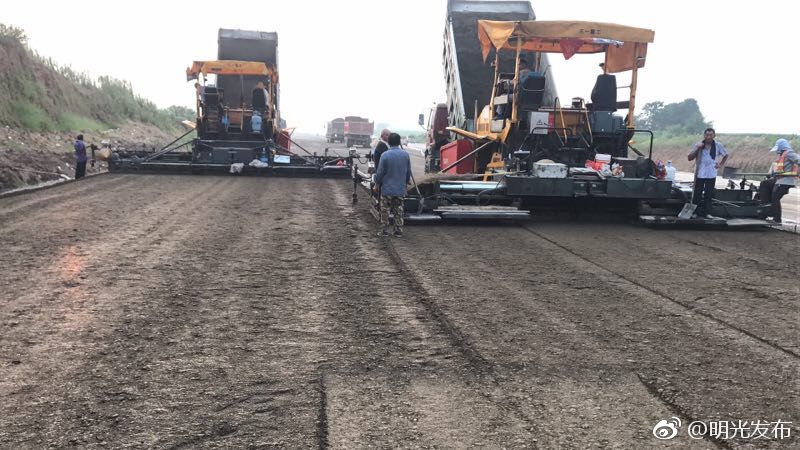 g104三标段340米沥青试验段沥青应力吸收层施工