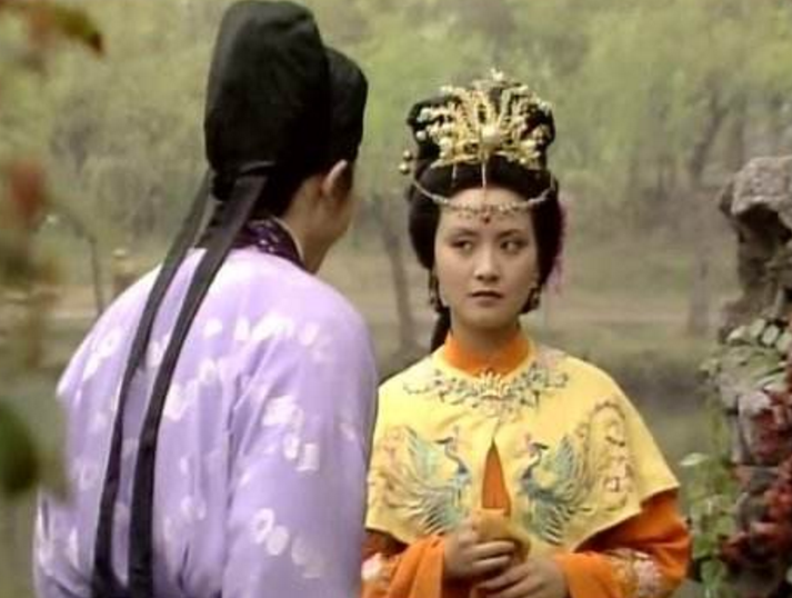 刘姥姥入贾府偏写贾蓉对王熙凤的撒娇曹公在暗示什么