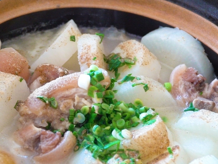 萝卜蜜枣猪蹄汤粤菜的做法,味道鲜美又补钙,全家人都喜欢吃