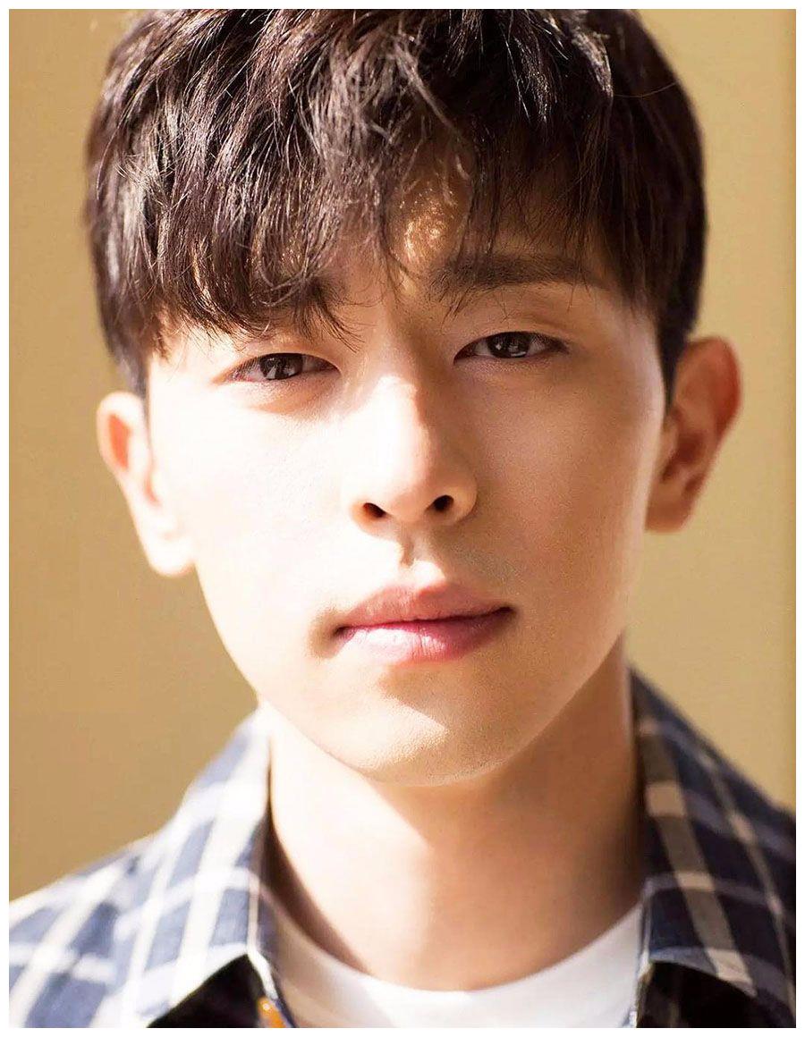 让邓伦颜值跌宕起伏的8款发型, 第2款到第7款堪比整容