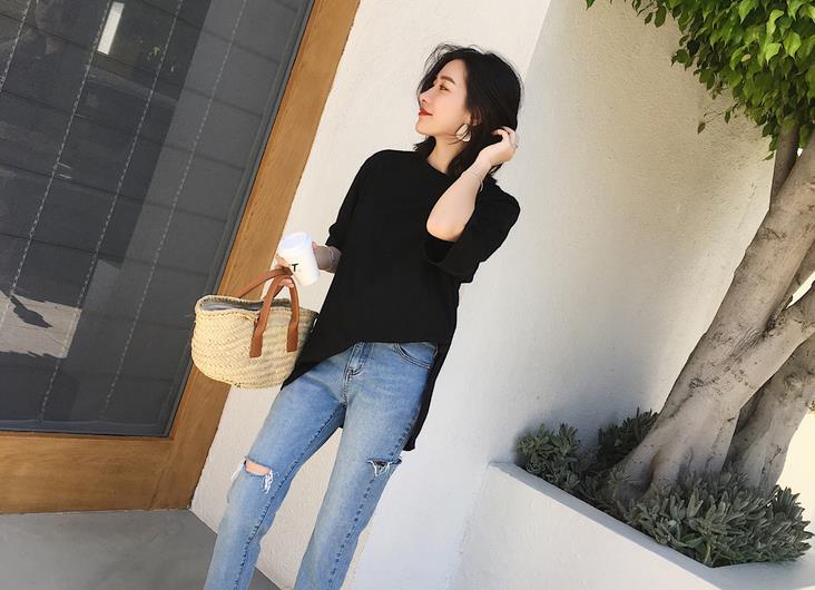 知性可爱的牛仔裤美女,彰显不俗品味,浑身满满女人味