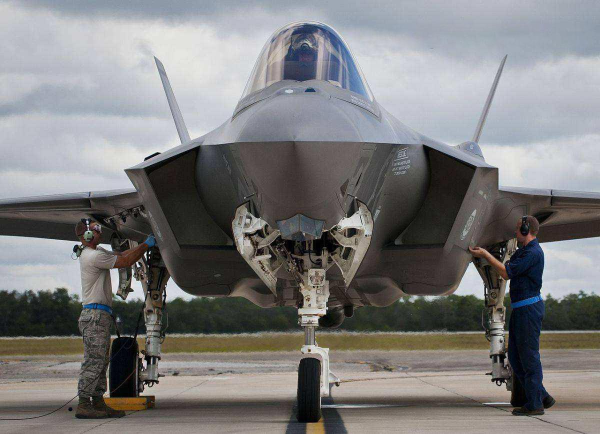 韩国巨资采购美国f35战机, 没想到美国这一招, 让韩国憋屈不已!