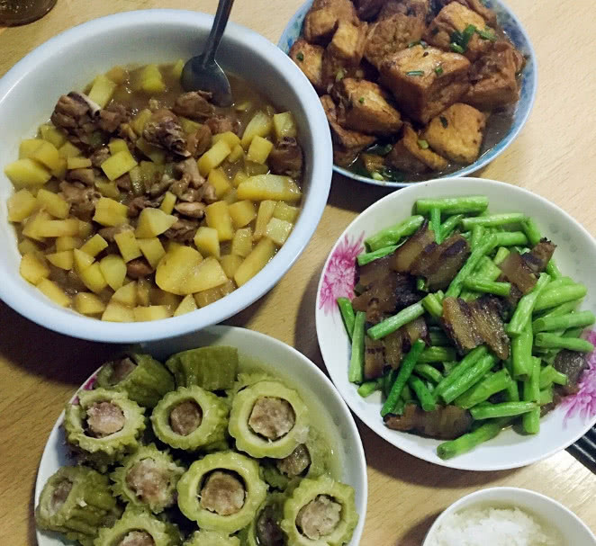 工作日做四个菜,一个人吃一天,还不够