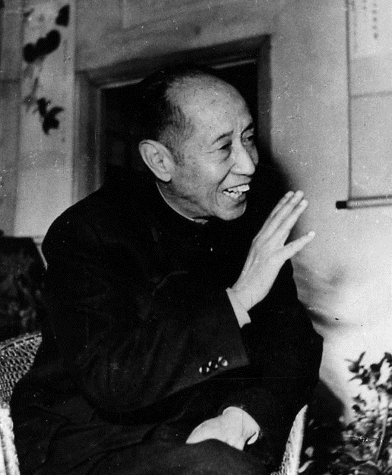 数学考0分,作文只写3句话,却被重点大学录取,成为文学泰斗人物