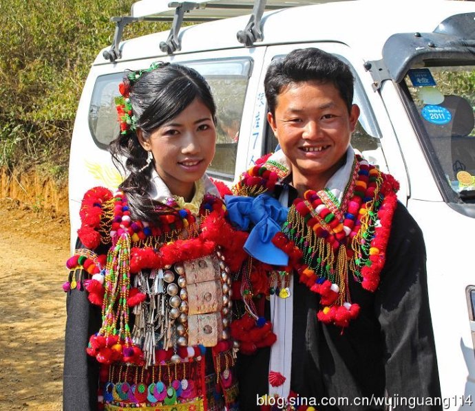 实拍德昂族的帅气新郎和漂亮新娘(图)