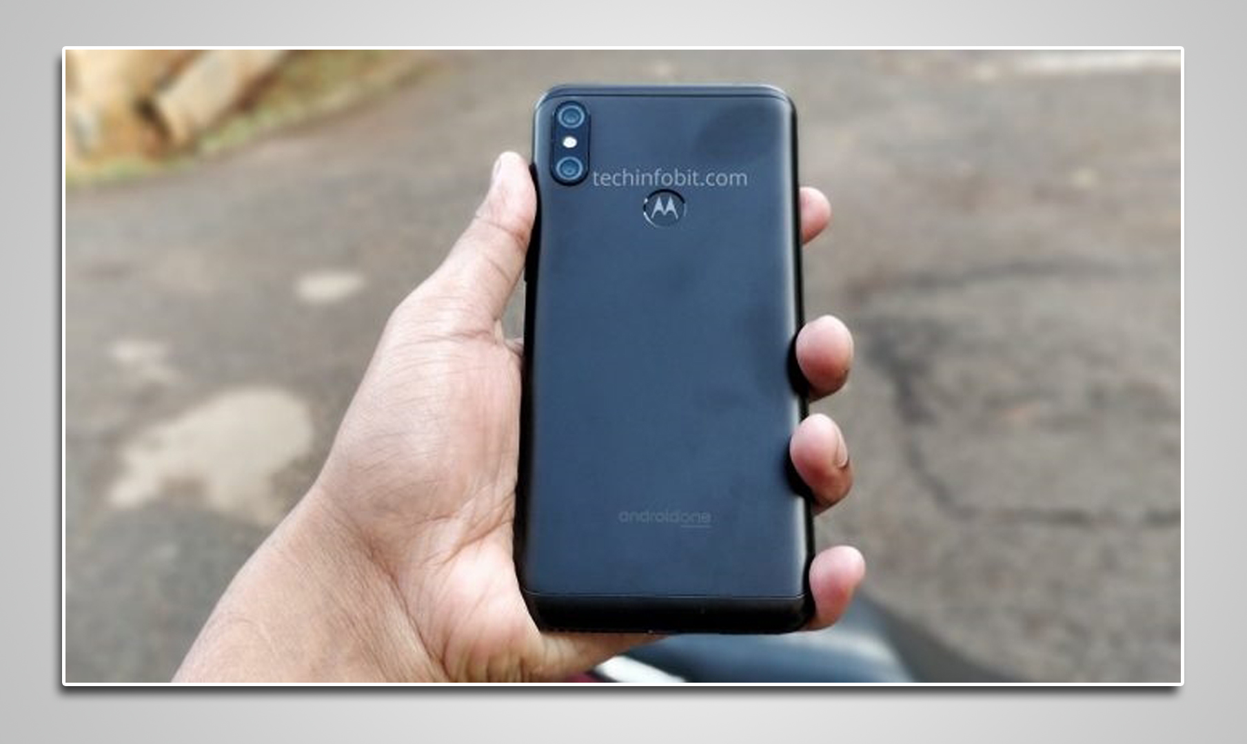 采用指纹logo二合一设计,moto one power真机现身