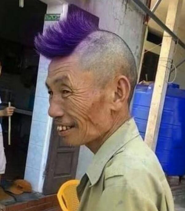 大哥,一看你就是经过艰辛岁月的人啊,吃不吃的完先占四个再说