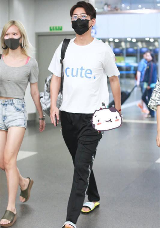 熊梓淇来了每次穿的鞋子都挺特别小伙子很有想法啊