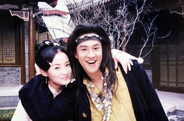 43岁女神蒋勤勤曝旧照,与何润东高难度吻戏引热议