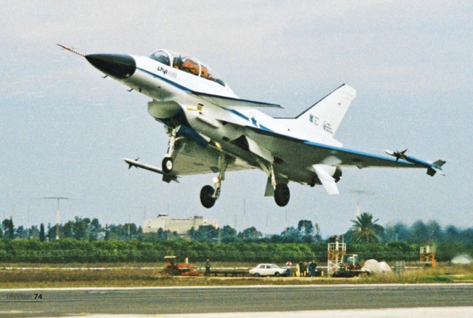 这种战机被歼10深度参考,耗资11亿美元,首飞1年后就被喊停