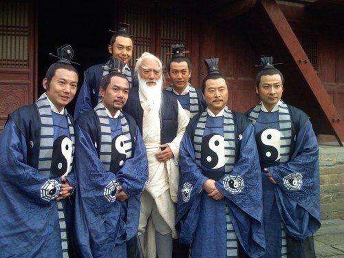 武当七侠是一群垃圾吗?7人联手可以诛灭少林,明教