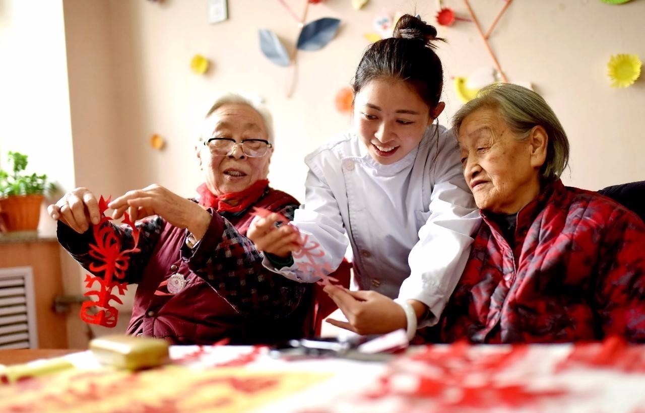 第二冷门,月薪过万四大冷门职业排行榜老年服务与管理专业.